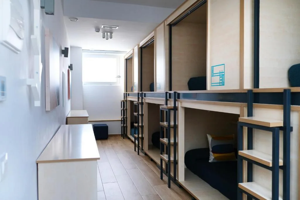 Bed in gemengde slaapzaal met 8 bedden — TAKE SURF Hostel Conil