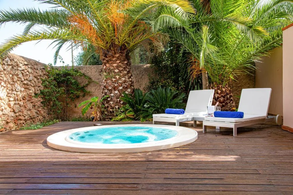 Superior Double Room with Hot Tub — Tancat de Codorniu