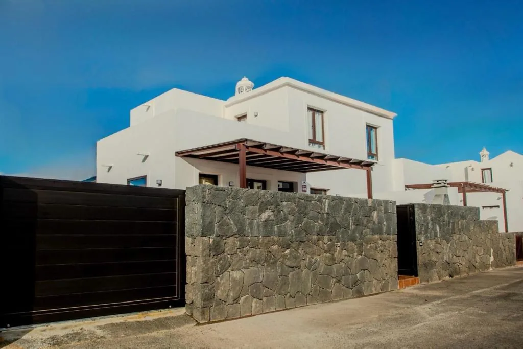 Moradia com piscina privada — Tania Luxury Home