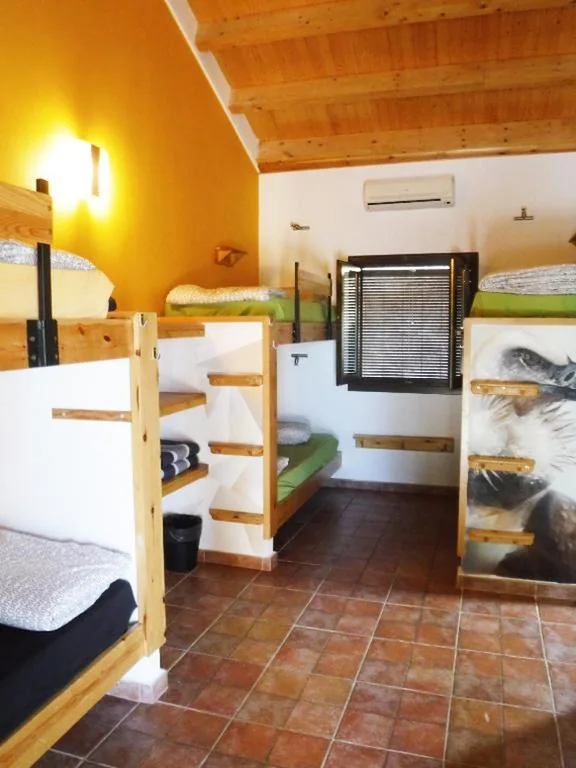 Einzelbett im Schlafsaal mit 6 Betten — Tantaka - Albergue Los Meleses
