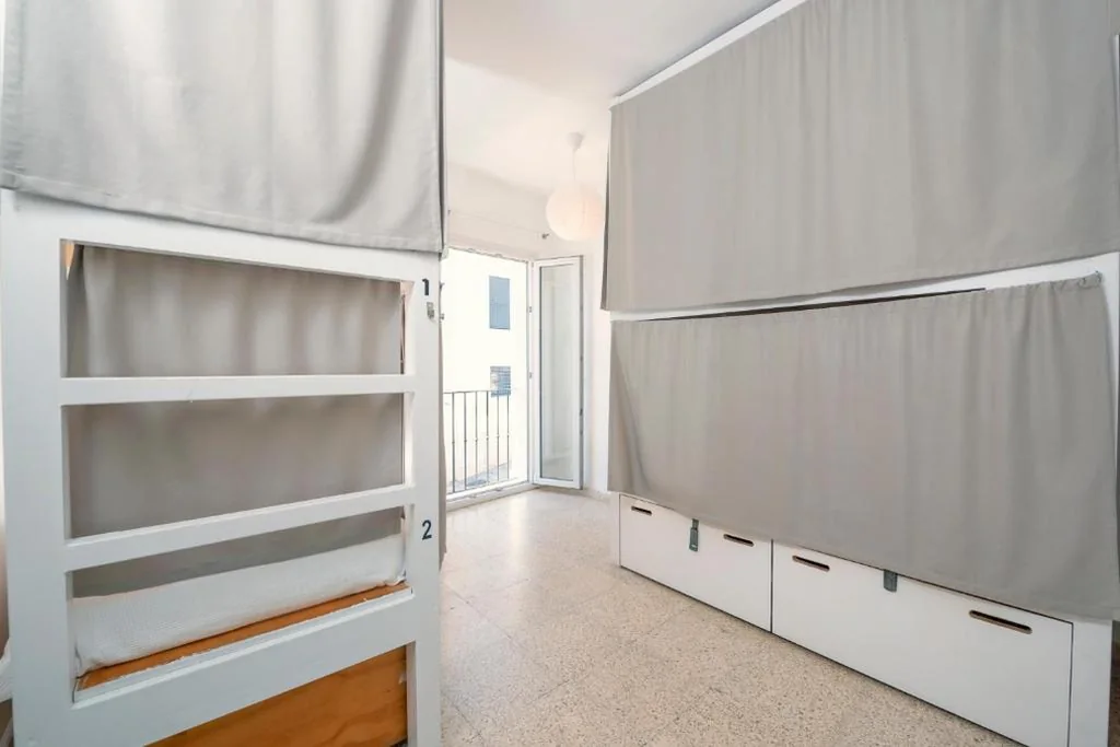 Bett im gemischten Schlafsaal mit 4 Betten — Tarifa Kite Hostel