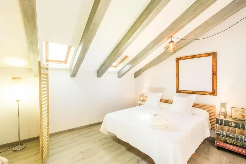 Tweepersoonskamer met zolderdak — Teatrisso Hotel Palacio