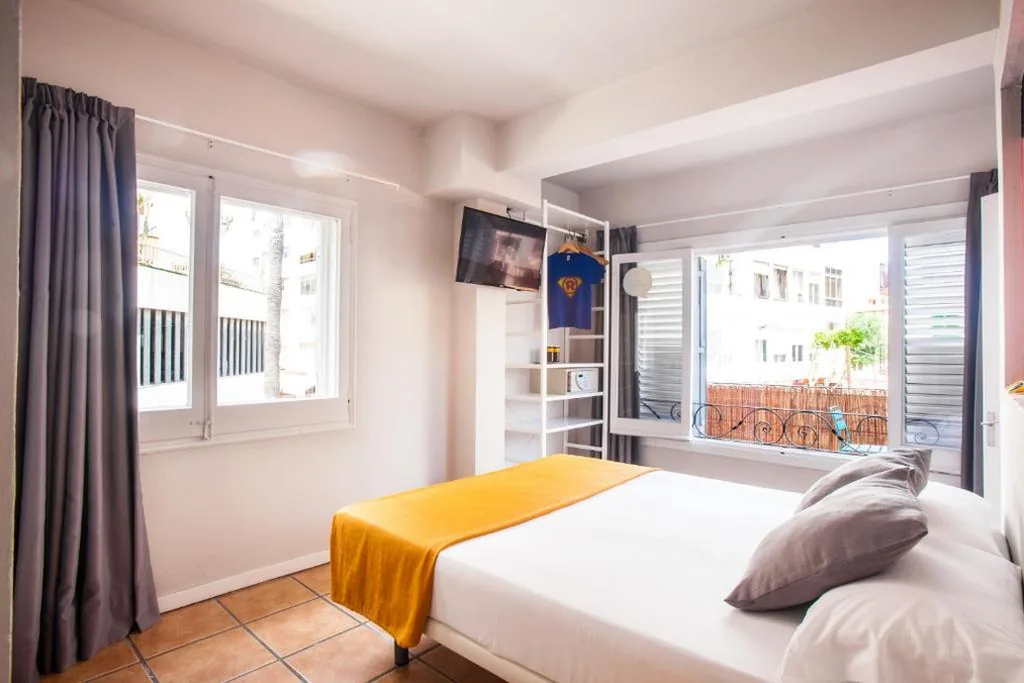 Ten Hostel
