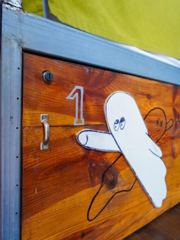 Lit dans un dortoir mixte de 8 personnes — Tenerife Art Hostel