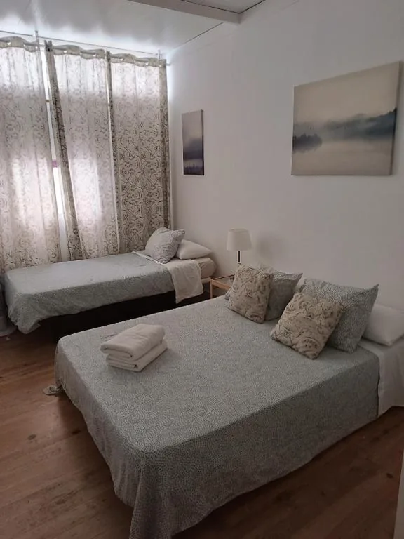 Habitación Doble con baño compartido — Tenerife Dreams Coffee&Bed