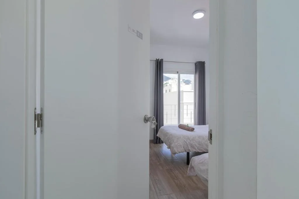 Tweepersoonskamer met gedeelde badkamer — TENERIFE URBAN ROOMS