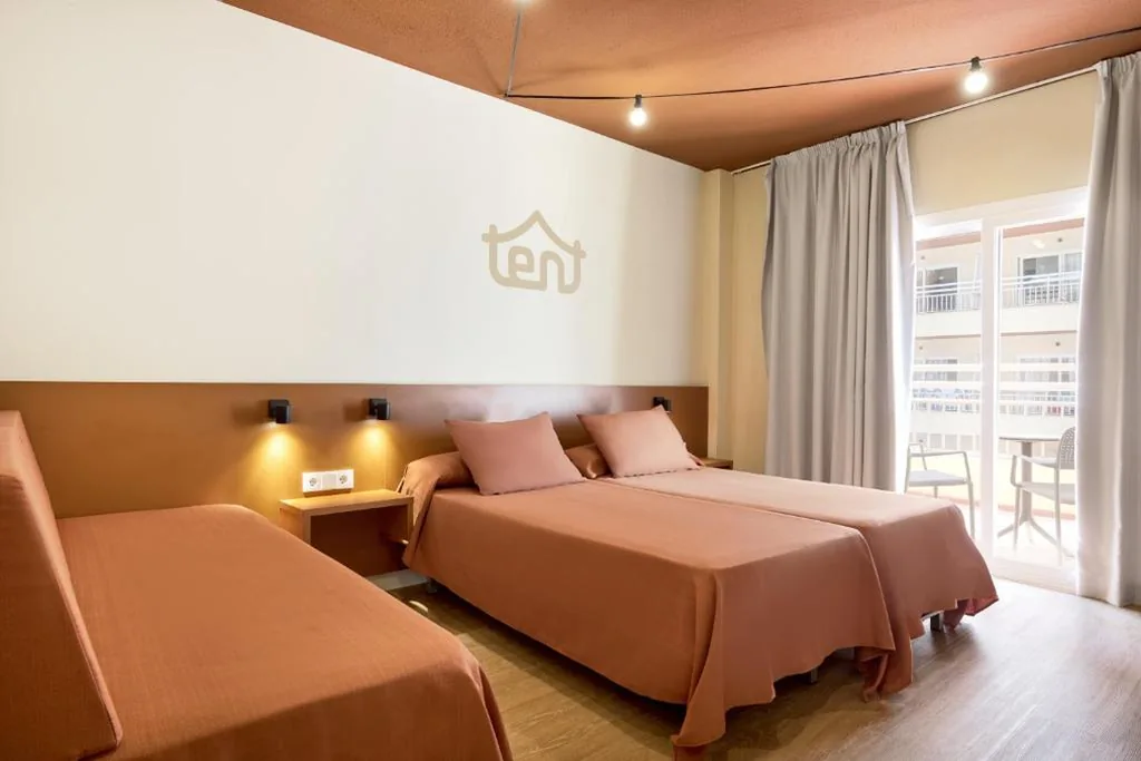 Double Room with Accommodation and Unlimited Brunch (2 adults + 1 child) — tent Bahia de Palma