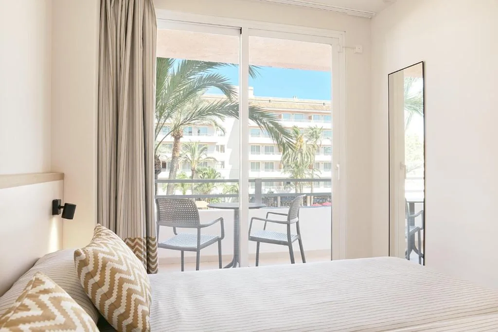 Suite con vista sulla piscina (2 adulti + 2 bambini) e brunch illimitato — tent Calvia Beach