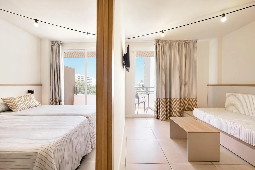 Suite con 1 camera da letto (2 adulti + 1 bambino) con brunch illimitato — tent Calvia Beach