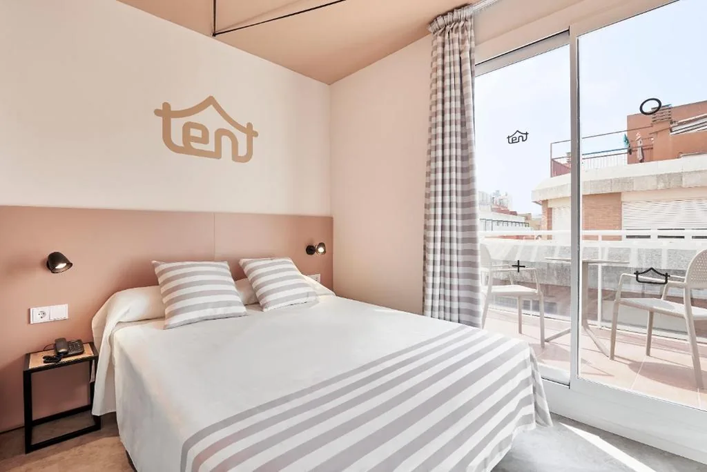 Camera doppia con terrazza e brunch illimitato — tent Lloret de Mar