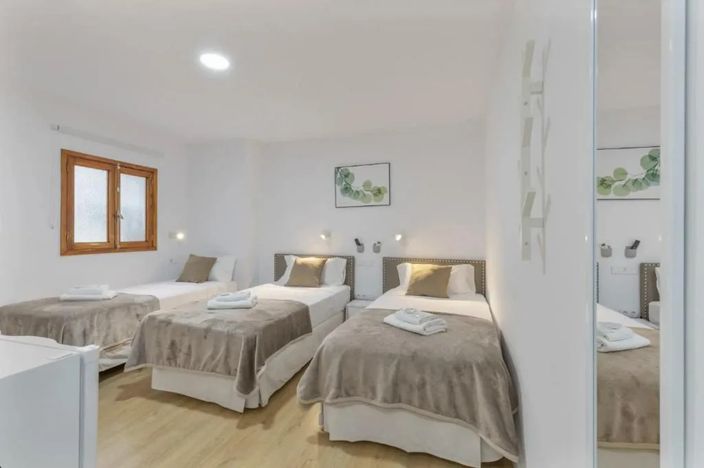 Quarto Triplo com casa de banho privativa — TeXeda Room Suites