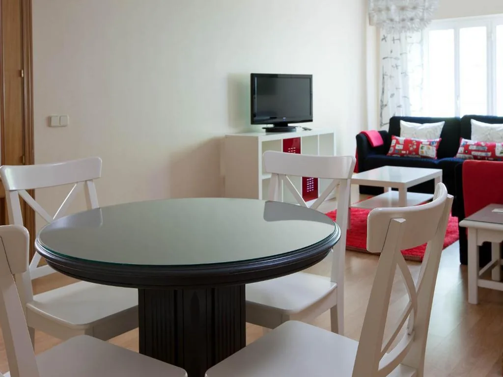 Apartment mit 2 Schlafzimmern (4 Erwachsene) — TH Aravaca