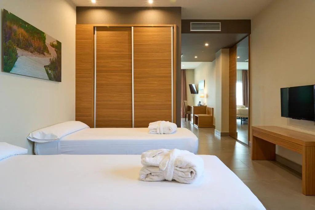 Driepersoonskamer (3 volwassenen) — Thalasia Costa de Murcia