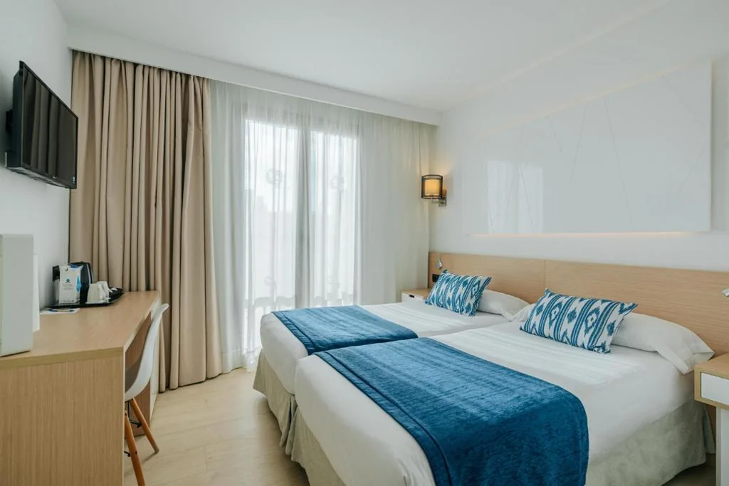 Tweepersoonskamer met 2 Aparte Bedden - Bijgebouw — THB Felip - Adults Only
