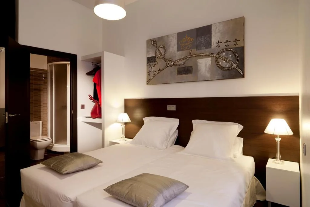 Doppelzimmer mit 2 Betten — THC Latina Hostel