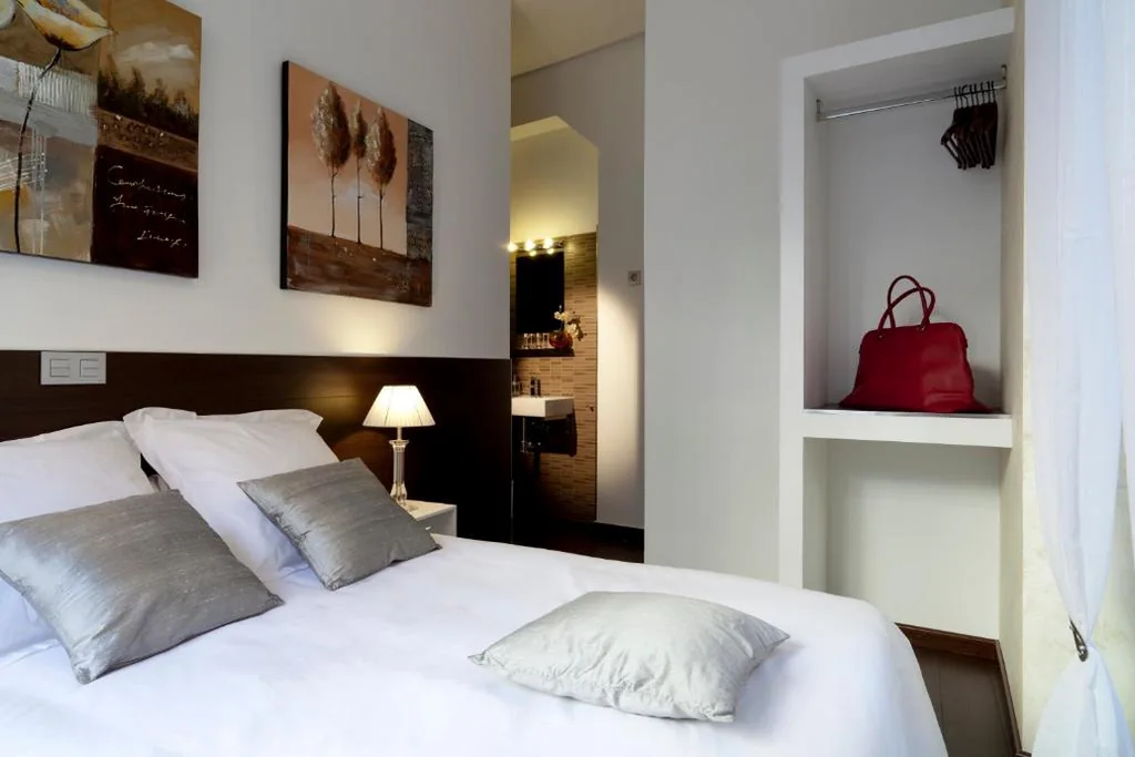 Doppelzimmer — THC Latina Hostel