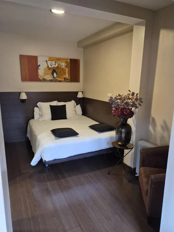 Suite junior avec terrasse — THC Tirso Molina Hostel