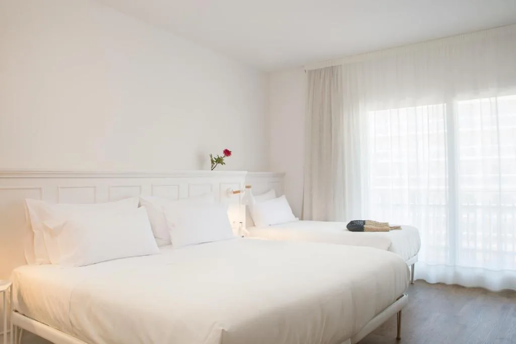 Habitación Doble con cama supletoria (3 adultos) — The 15th Boutique Hotel