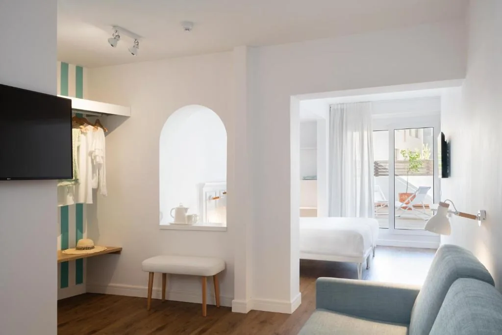 Habitación Familiar con terraza — The 15th Boutique Hotel