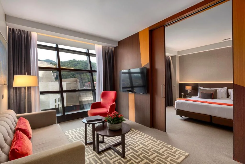 Suite Deluxe con vistas al Guggenheim — The Artist Grand Hotel of Art