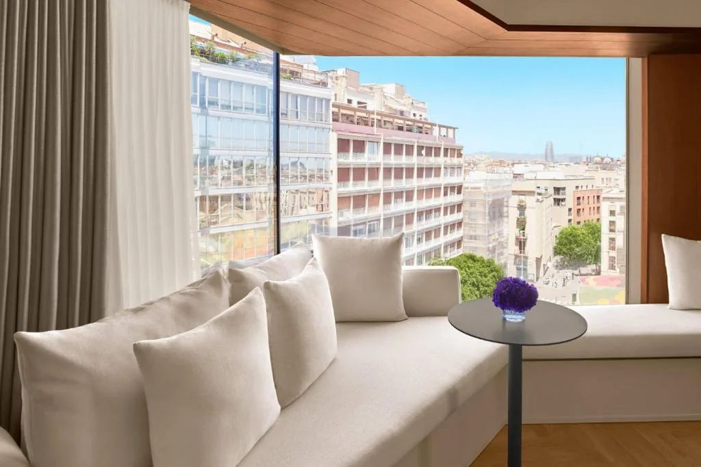 转角Loft套房（特大床） — The Barcelona EDITION