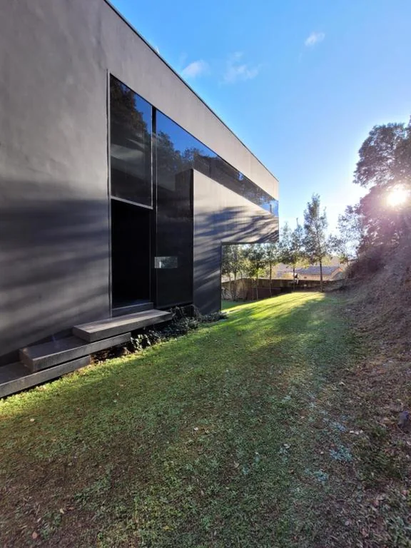 Villa de 3 dormitorios — the black line house