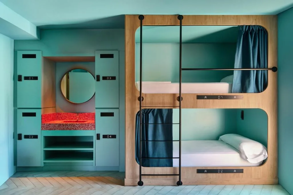 Bed in gedeelde slaapzaal met 10 bedden — The Boc Hostels - Beach