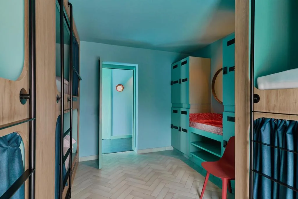 Bed in gedeelde slaapzaal met 6 bedden — The Boc Hostels - Beach