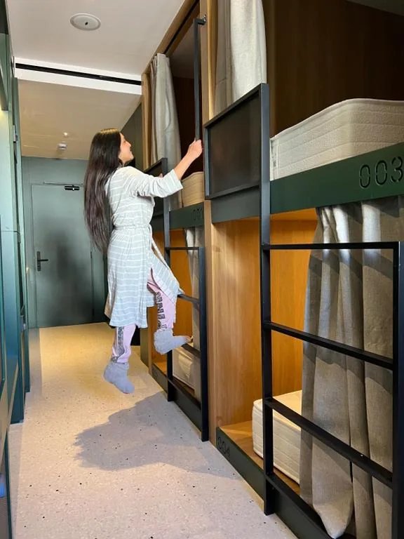 Lit en dortoir réservé aux femmes de 10 lits avec salle de bains — The Boc Hostels - City