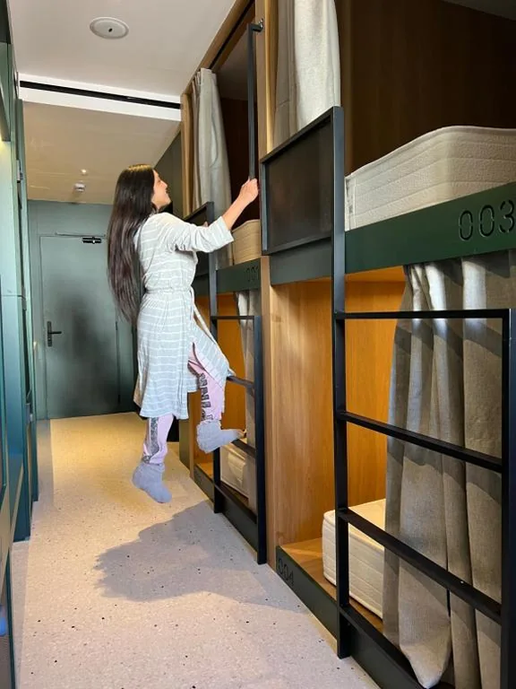Lit en dortoir mixte de 18 lits avec salle de bains — The Boc Hostels - City