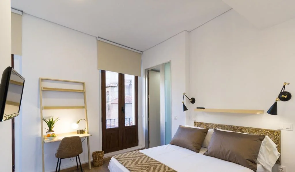 Quarto Duplo Superior — The Bridge Huertas - Hostal