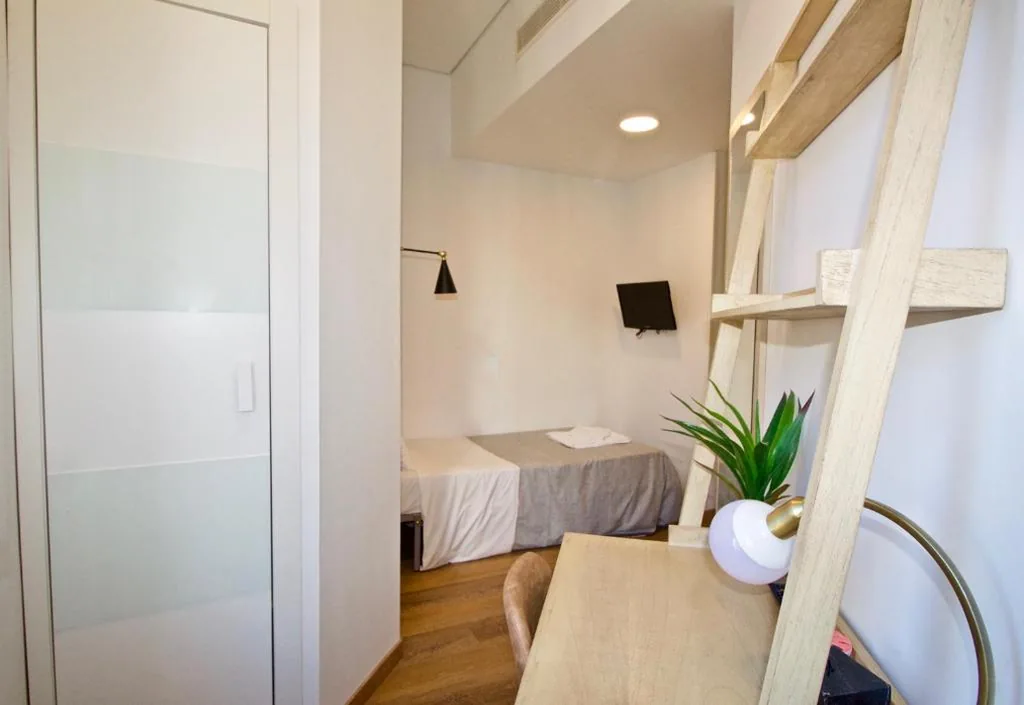 Quarto Individual Superior — The Bridge Huertas - Hostal