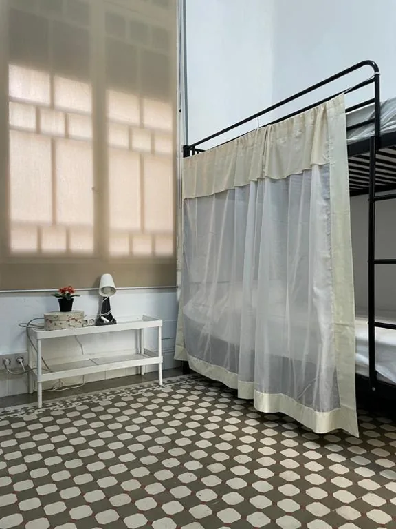 Einzelbett im Frauenschlafsaal mit 6 Betten — The Cathedral Hostel