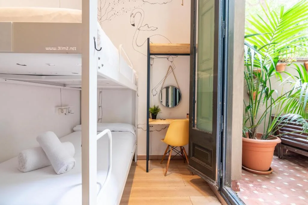 Camera doppia con bagno in comune - 2 letti — The Central House Barcelona Gracia