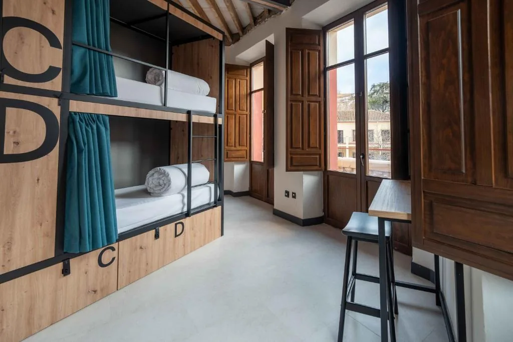 Litera en habitación compartida - Solo mujeres — The Central House Granada Elvira