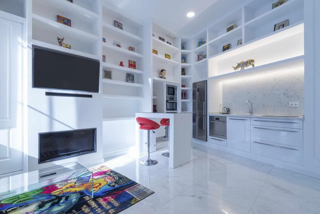 Estudio Deluxe con cama grande — THE CLOCK HOUSE - Luxury Urban Suites