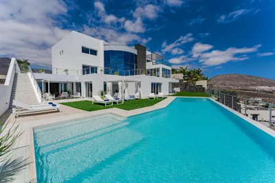 The Eagles Luxury Spa Villa Overlooking Siam Park Sleeps 14 — Foto 2