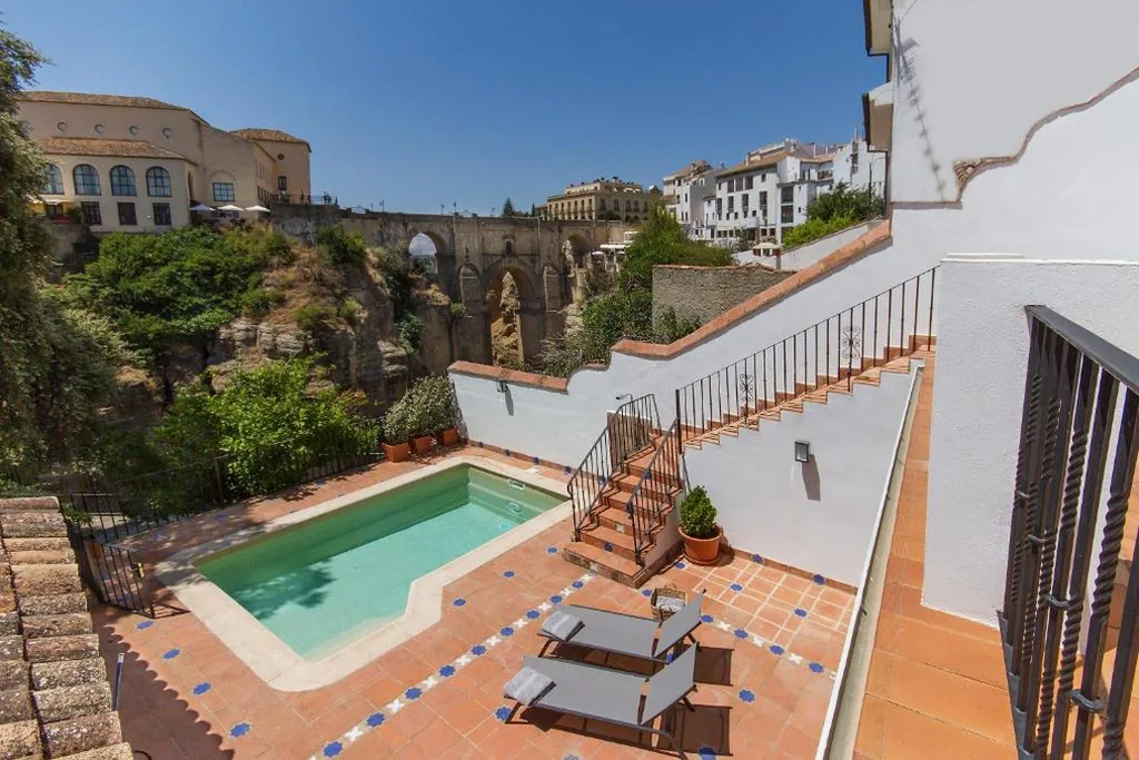 Villa — The Gorge House