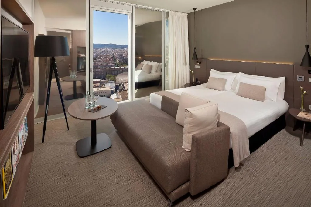 Alojamiento Grand Premium The Level con vistas a la ciudad — The Level at Meliá Barcelona Sky