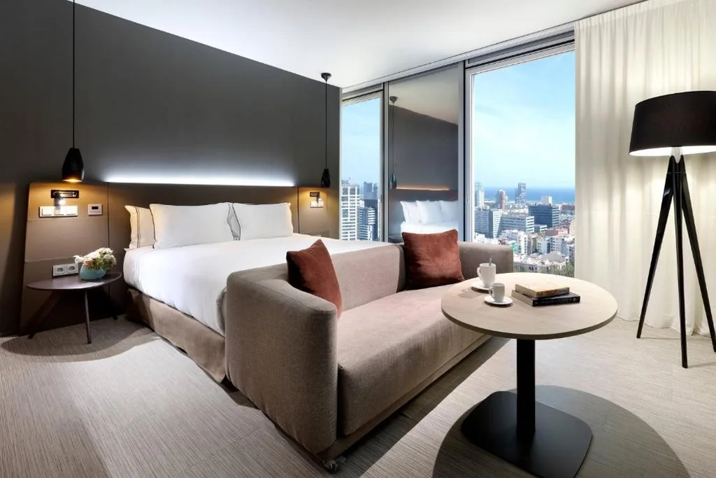 Suite The Level con vistas al mar — The Level at Meliá Barcelona Sky