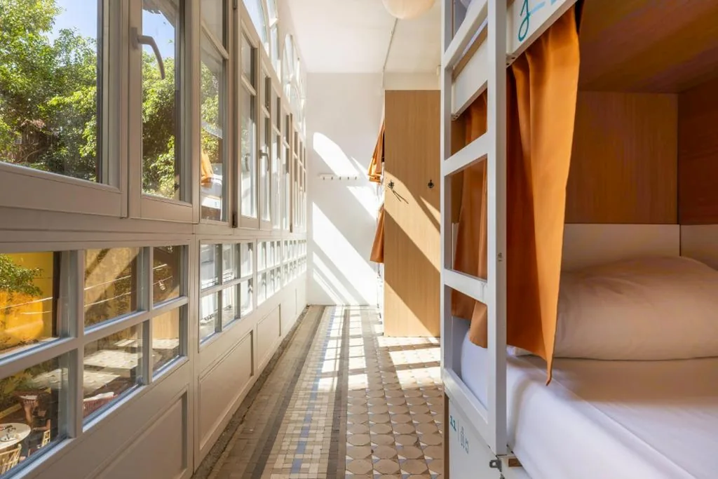 12床混合宿舍床位（共用浴室） — The Loft House Barcelona