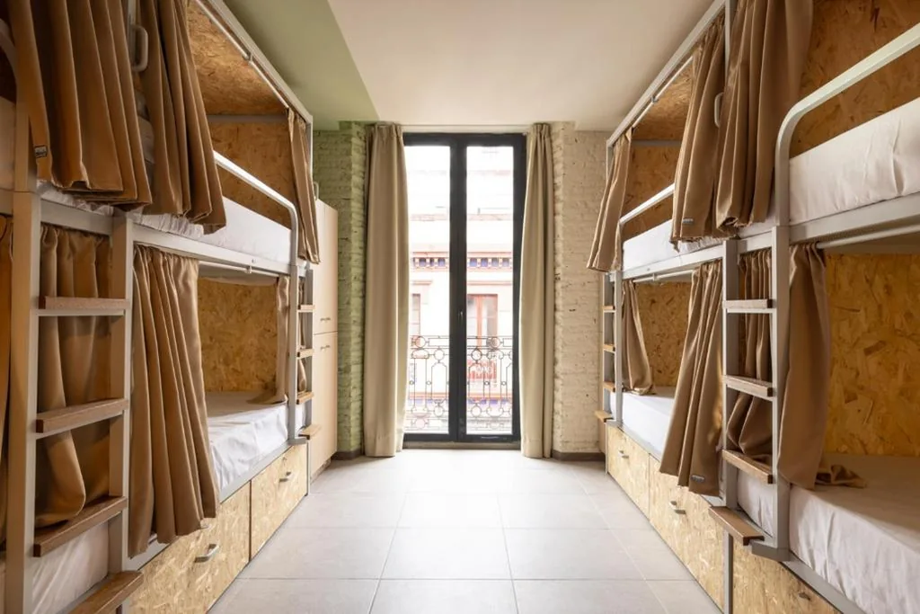 8床女性共用宿舍间床位 — The Loft House Sevilla