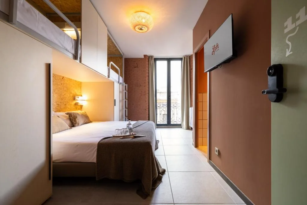 带阳台的四人间 — The Loft House Sevilla