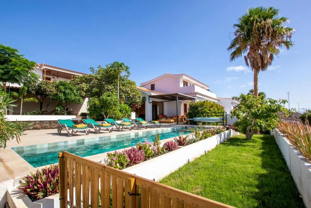 Villa con piscina privada — The Mango House