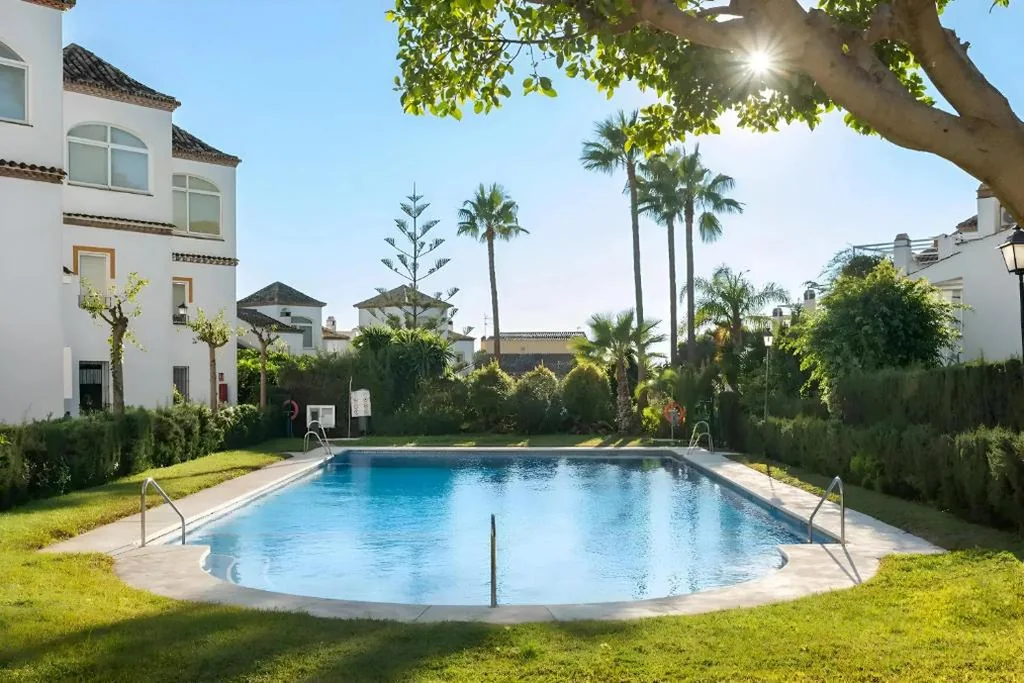 The Marbella Beach House - 4min Walk to the Sea