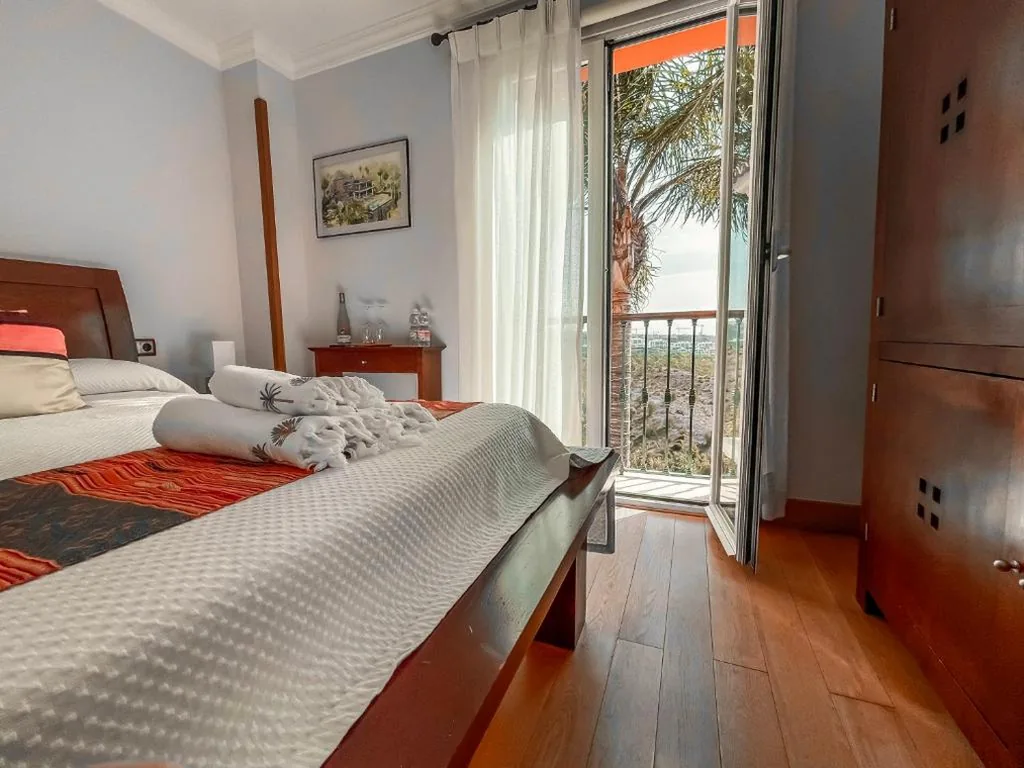 Camera doppia Deluxe con terrazza e vista mare — The Marbella Heights Boutique Hotel