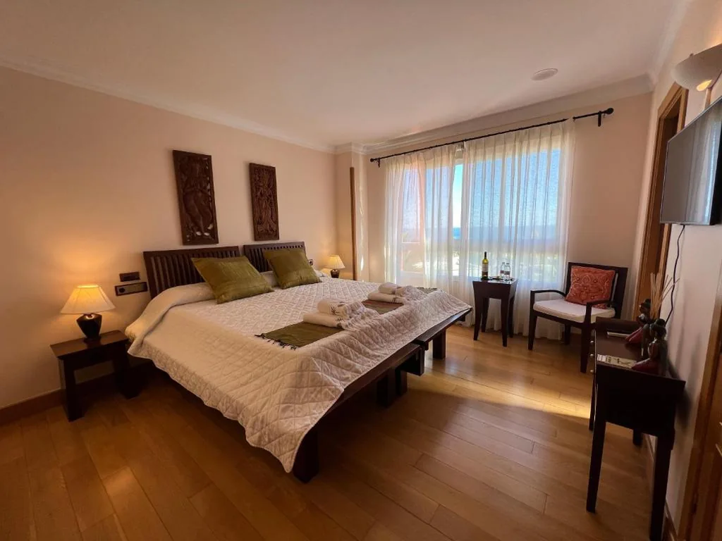 Camera doppia Superior con vista mare - 2 letti — The Marbella Heights Boutique Hotel