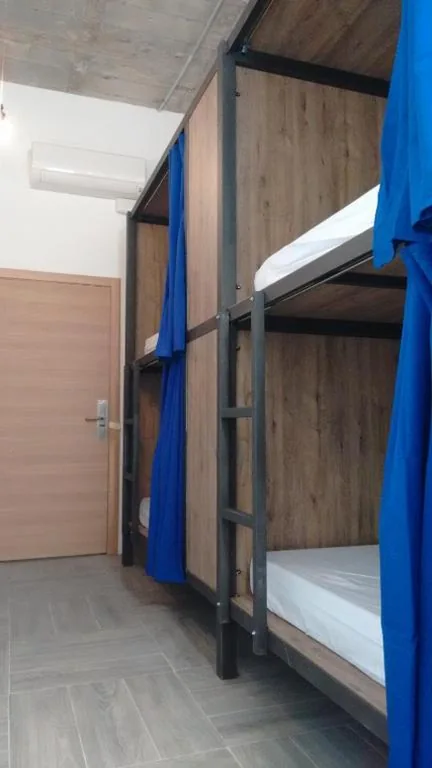 Lit dans un dortoir mixte de 4 lits — The Market Hostel