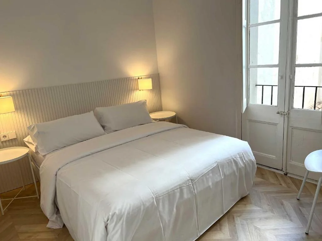 Tweepersoonskamer met gedeelde badkamer — The MO GOTIC