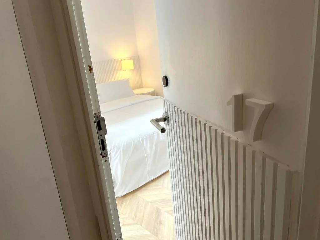 Standaard tweepersoonskamer met ventilator — The MO GOTIC
